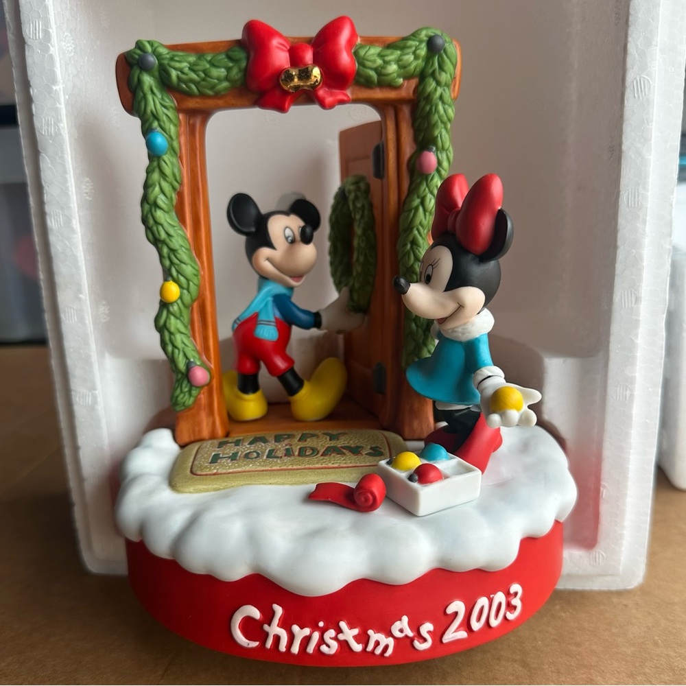 DISNEY 2003 GROLIER HOLIDAY FIGURINE HOME FOR THE HOLIDAYS MICKEY MINNIE